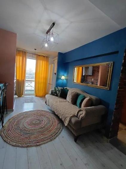 Apartament cu 2 camere semidecomandat în Podu Roș