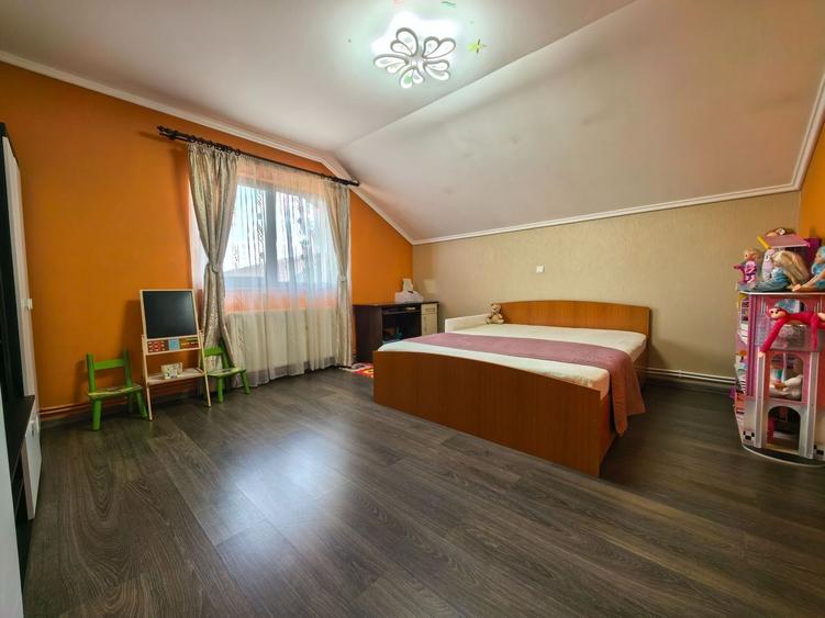 Duplex cu 3 camere cu Canalizare în Vișan