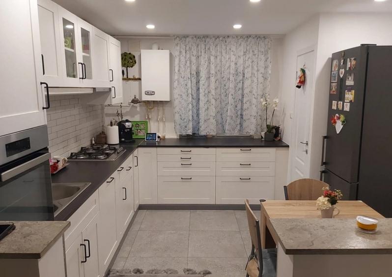 Apartament cu 3 camere decomandat, mobilat în Zorilor