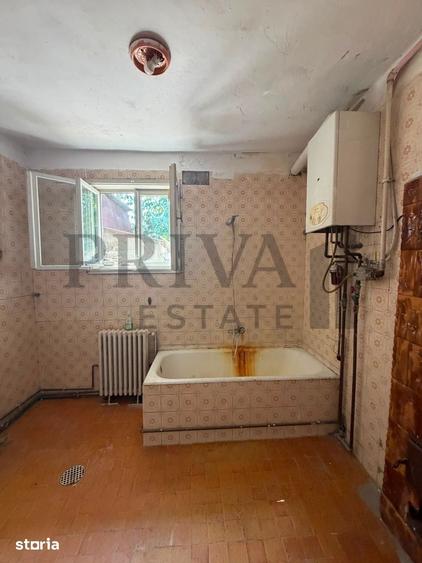 Casă cu 8 camere cu Teren 908 Mp în Steaua