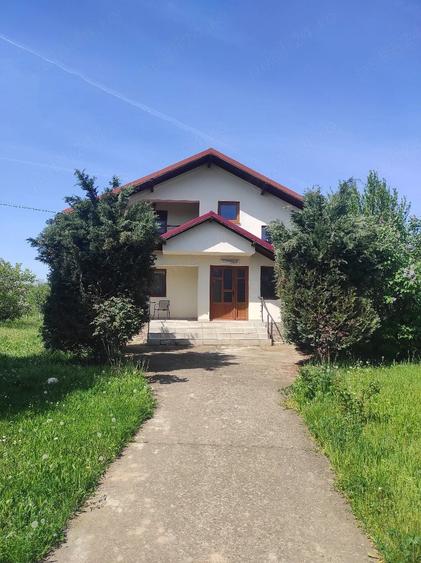 Casă cu Teren 3560 Mp în Tufeni