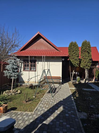 Casă cu 4 camere în Românești