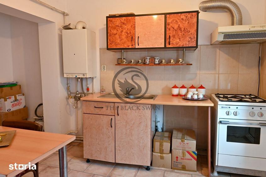 Casă cu 6 camere cu Teren 600 Mp în Bucov