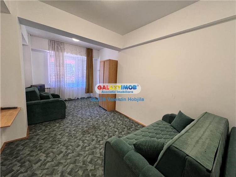 Casă cu 12 camere cu Garaj în Orizont
