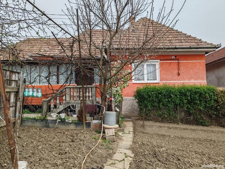 Casă cu 4 camere cu Teren 580 Mp în Central