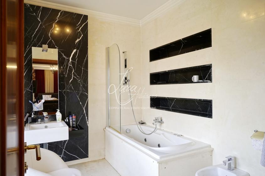 Casă individuală cu 14 camere cu Canalizare în Herăstrău