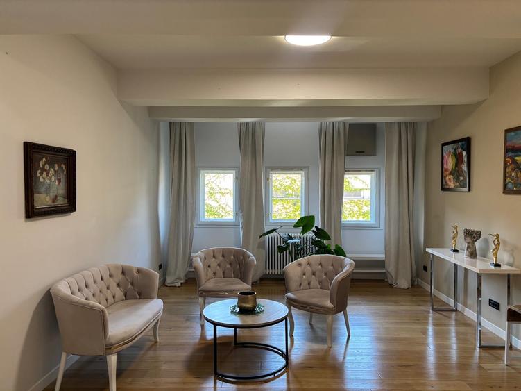Apartament cu 4 camere decomandat în Dorobanți
