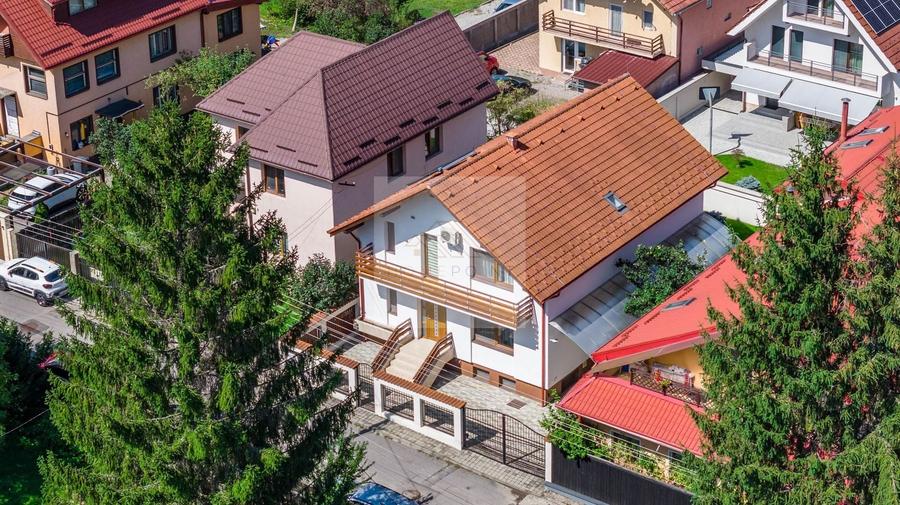 Casă individuală cu 5 camere cu Canalizare în Noua