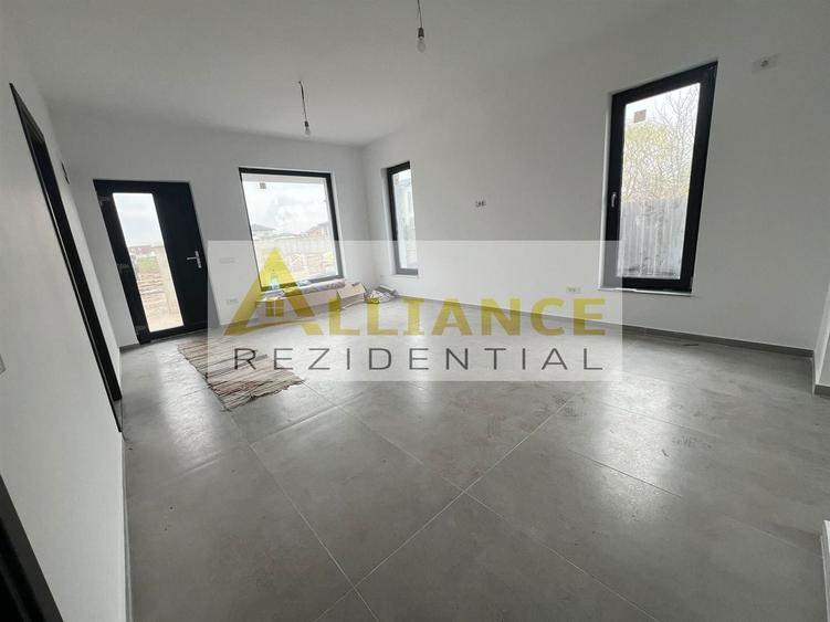Casă individuală cu 3 camere decomandat cu Canalizare în Berceni