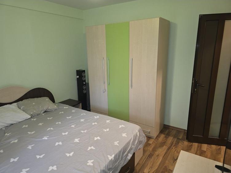 Apartament cu 3 camere decomandat în Găvana