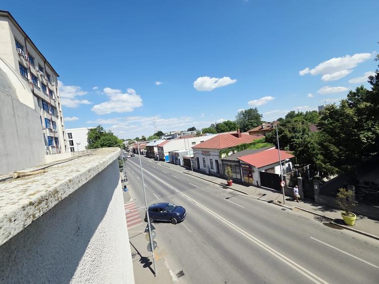 Birou, de 210 mp, în Central