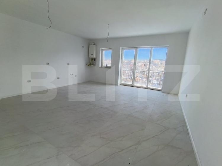 Apartament cu 4 camere semidecomandat în Exterior Sud