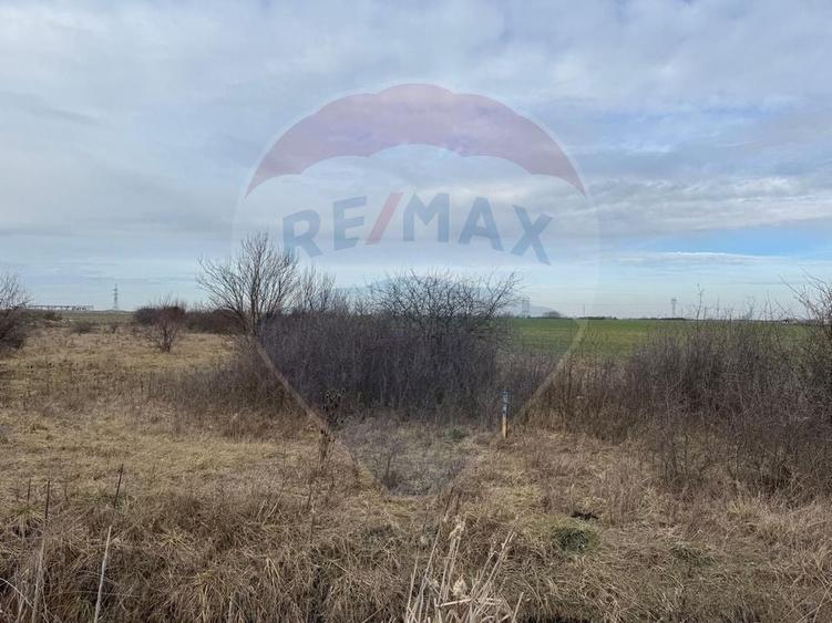 Teren agricol intravilan de 13800 mp, în 6 Vânători