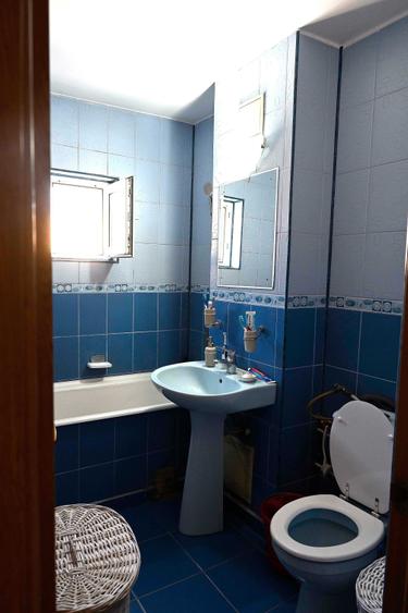 Apartament cu 3 camere decomandat în Prundu