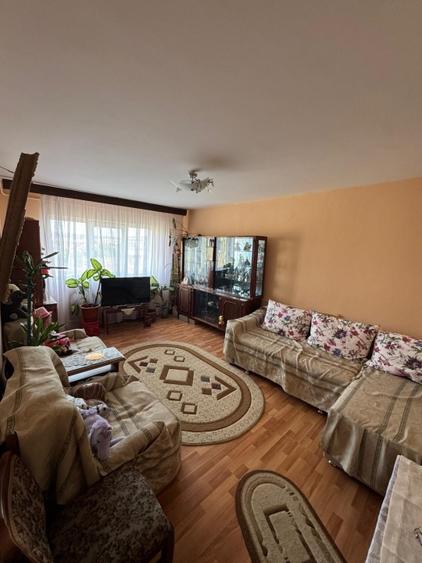 Apartament cu 2 camere decomandat, mobilat în Rovine