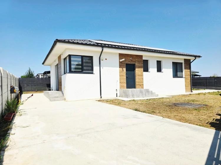 Casă cu 4 camere cu Teren 360 Mp în Tunari