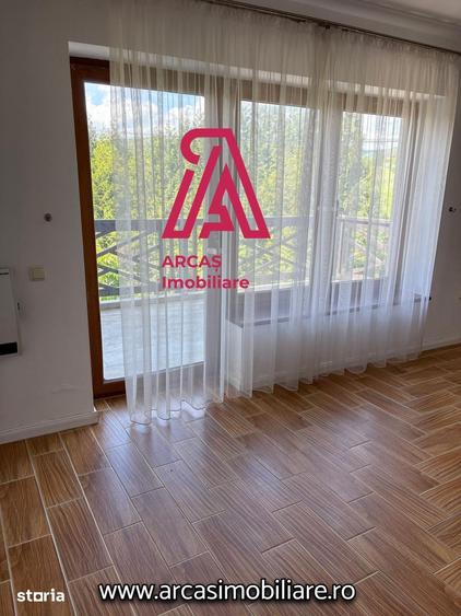 Casă cu 5 camere cu Teren 1300 Mp în Central