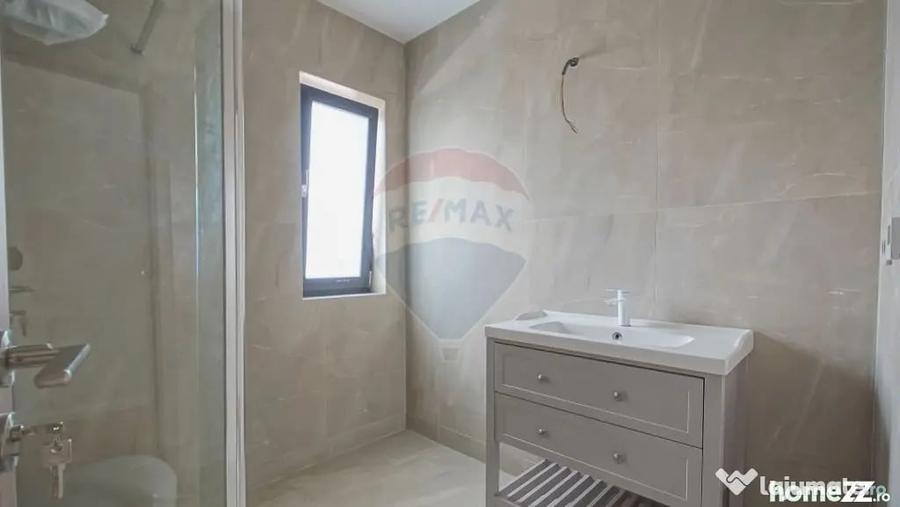 Casă cu 4 camere cu Teren 560 Mp în Stupini