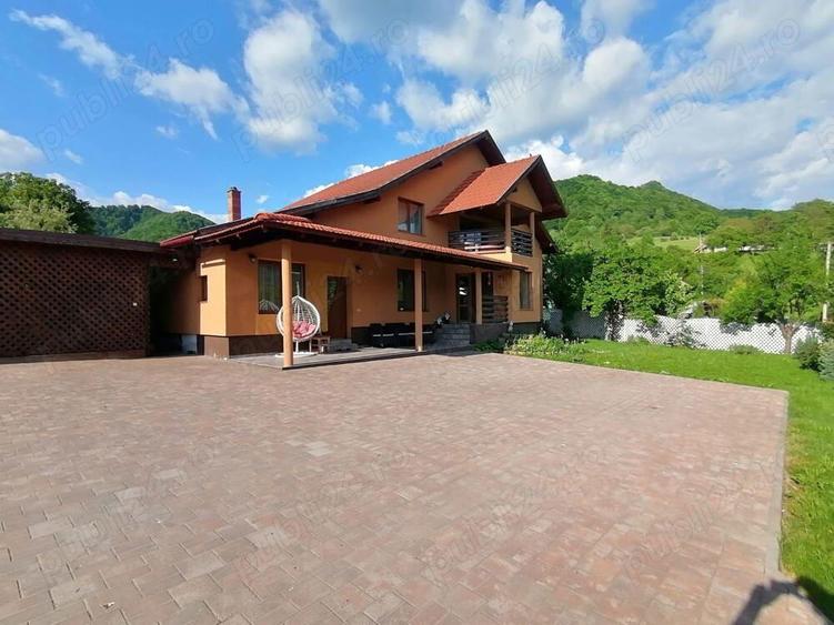Casă cu 6 camere în Ibănești