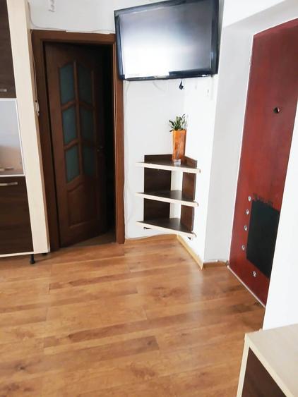 Apartament cu 3 camere decomandat în Piața Centrală