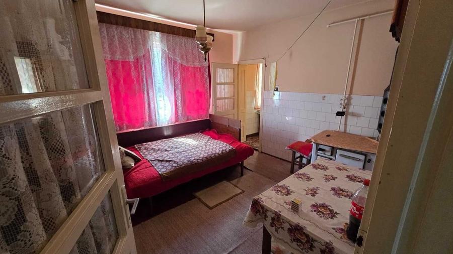 Casă cu 4 camere în Central