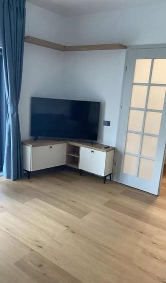 Apartament cu 3 camere semidecomandat, mobilat în Bucureștii Noi