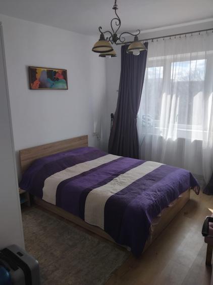 Apartament cu 3 camere semidecomandat în Dacia