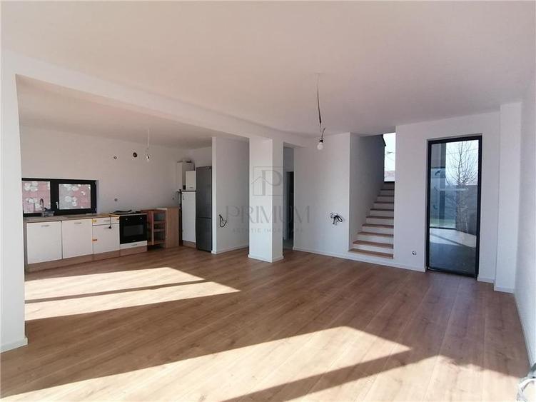 Duplex cu 4 camere cu Canalizare în Moșnița Nouă