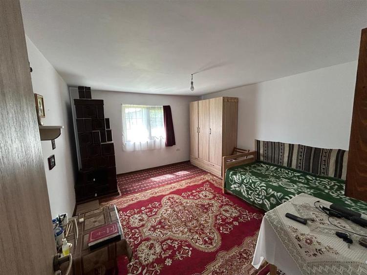 Casă individuală cu 6 camere cu Teren 3426 Mp în Vrâncioaia