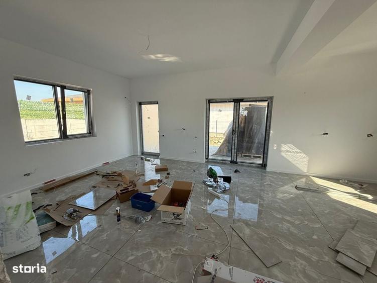 Casă cu 4 camere cu Teren 400 Mp în Clinceni