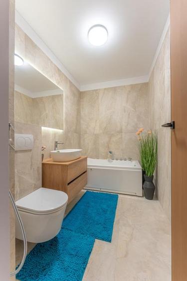 Apartament cu 2 camere semidecomandat, mobilat în Între Lacuri