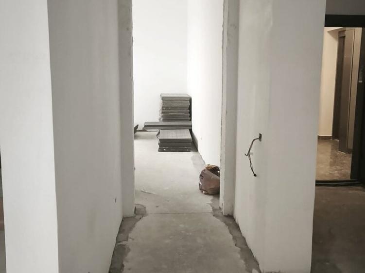 Penthouse cu 4 camere decomandat, mobilat în Mihai Bravu