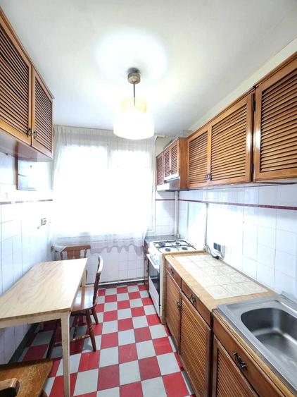 Apartament cu 3 camere semidecomandat în Gara de Nord