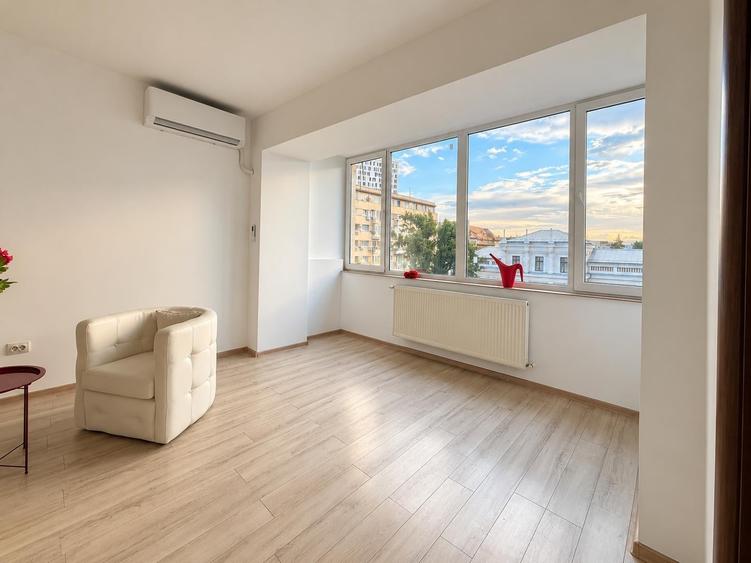Apartament cu 3 camere semidecomandat, mobilat în Calea Victoriei