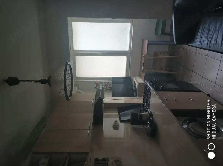 Apartament cu 3 camere decomandat în Progresul