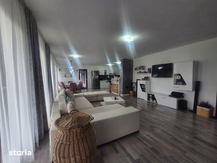 Casă cu 5 camere cu Teren 1800 Mp în Dănești
