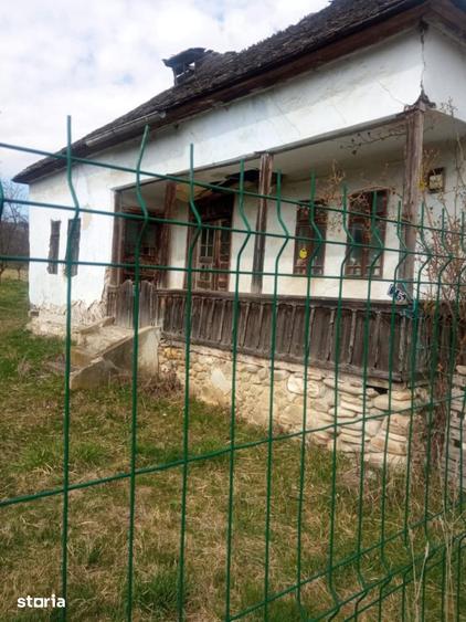 Teren de 2600 mp, în Domnești