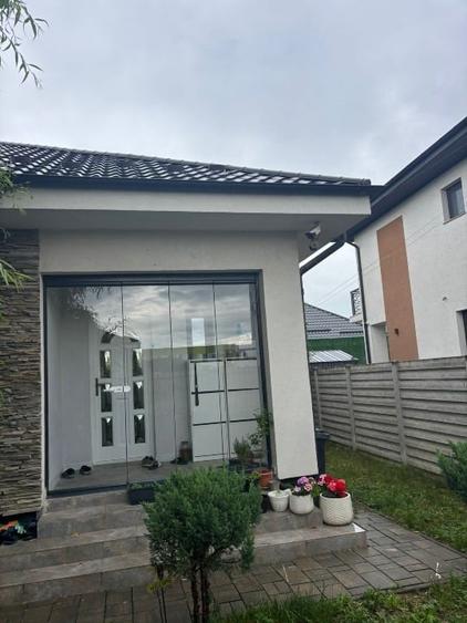 Casă individuală cu 4 camere cu Canalizare în Central
