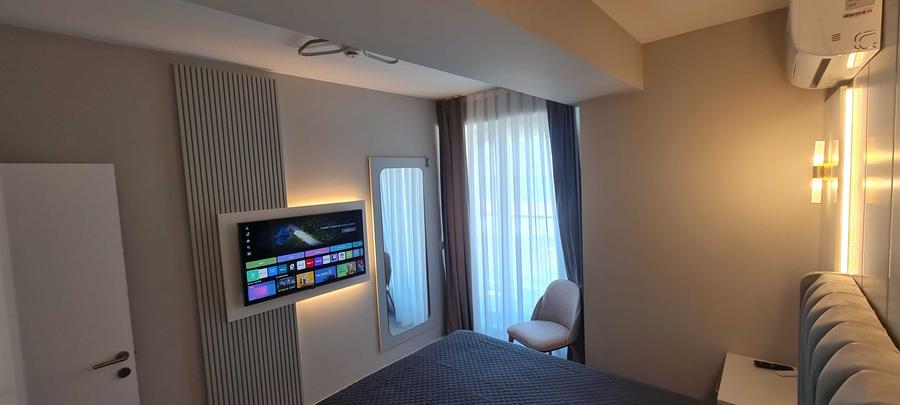 Apartament cu 2 camere semidecomandat, mobilat în Central