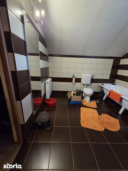Casă cu 5 camere cu Teren 1800 Mp în Central