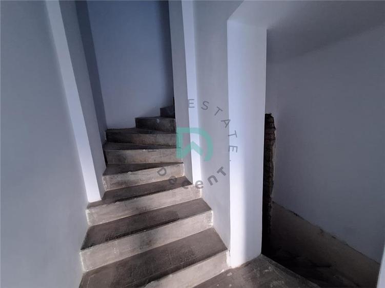 Casă cu 2 camere cu Teren 300 Mp în Craiter