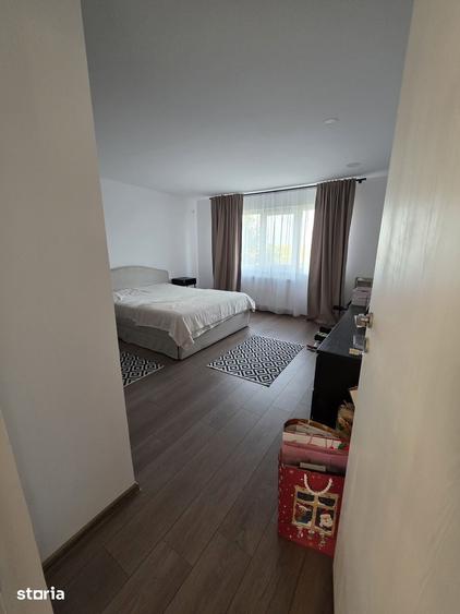 Casă cu 5 camere cu Teren 380 Mp în Berceni
