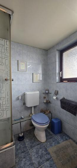 Casă individuală cu 6 camere cu Canalizare în Iris