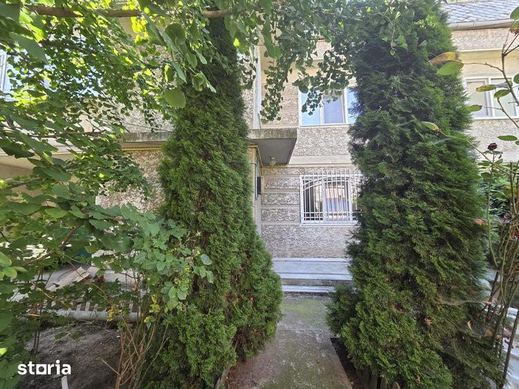 Casă cu 5 camere cu Teren 364 Mp în Central