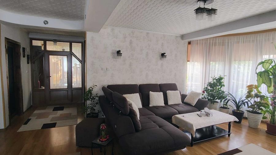 Casă cu 4 camere în Șendreni