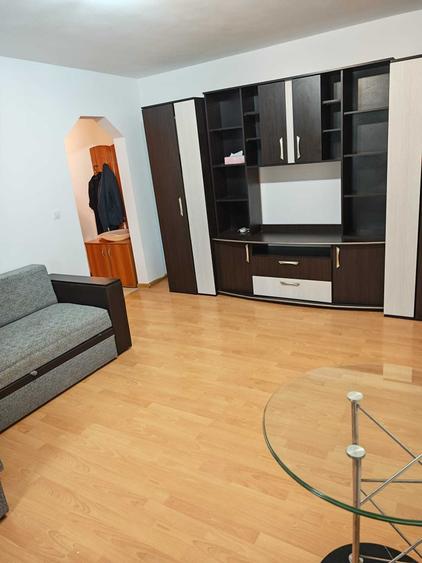 Apartament cu 2 camere semidecomandat, mobilat în Central
