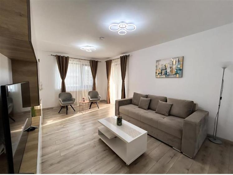 Apartament cu 2 camere decomandat, mobilat în Tractorul