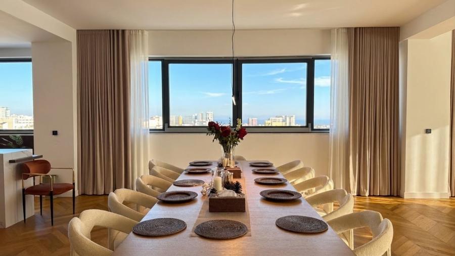 Penthouse cu 6 camere decomandat, mobilat în Mamaia