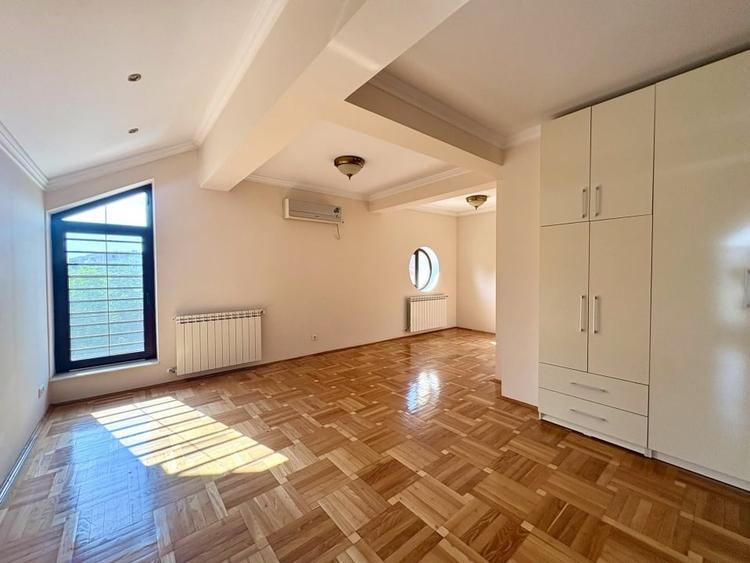 Casă individuală cu 8 camere cu Piscina în Voluntari