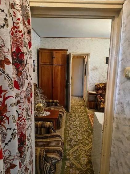 Apartament cu 3 camere semidecomandat în Est